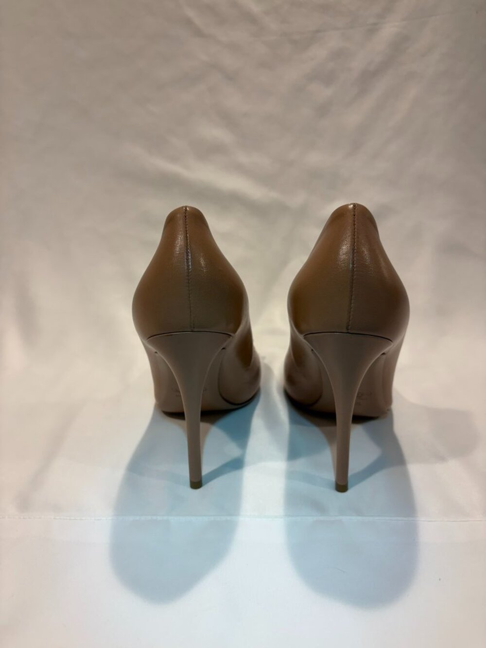 Valentino Garavani Rockstud Alcove Leather Pointed Toe Heels Beige/Black EU 38.5 - Picture 5 of 11